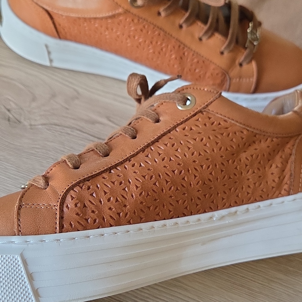 Carmela Platform Sneakers Sz 38 (8) - Picture 8 of 16